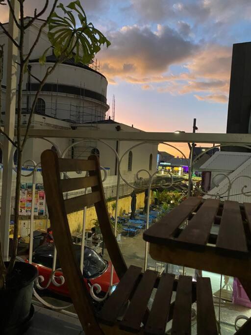 Pepite Au Centre Ville Avec Vue Sur La Cathedrale Σαιν-Ντενί Εξωτερικό φωτογραφία